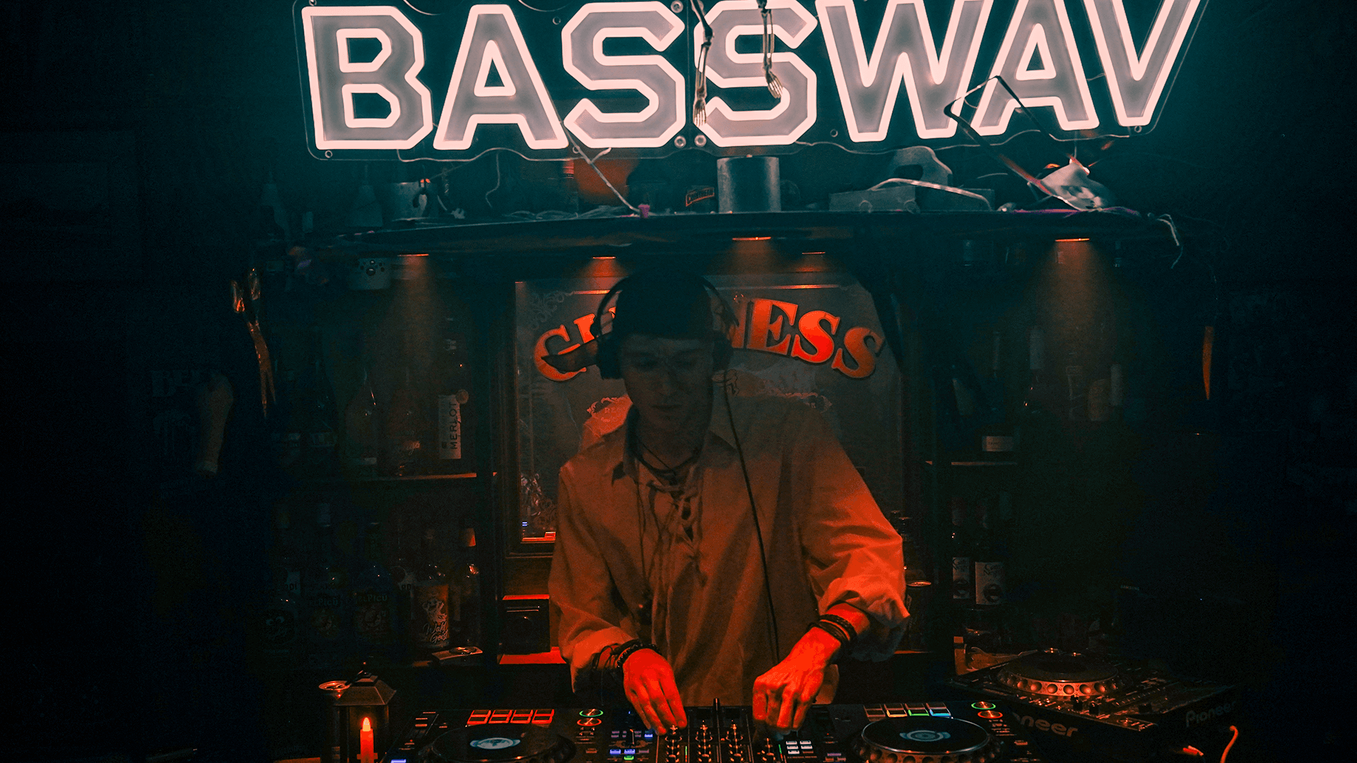 BASSWAV label-night DJ booth